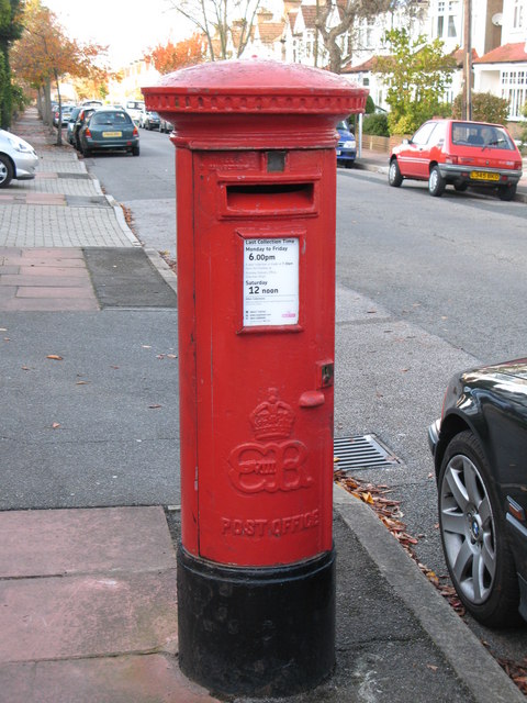 Edward VIII postbox Eden Way, Eden Park